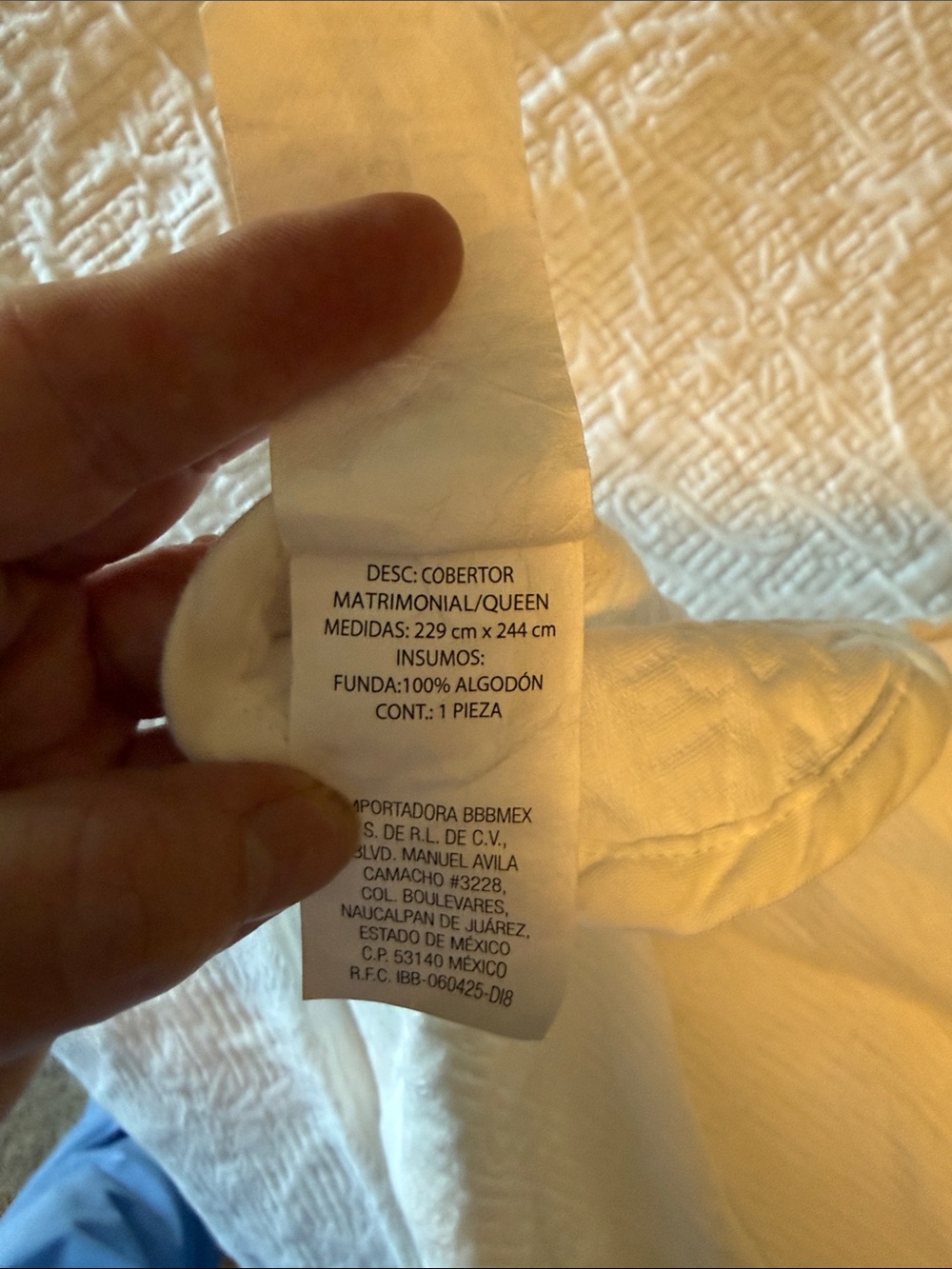 Classic Scalloped White Quilted Queen Size Bed Cover and 2 pillowcases - Picture 7 of 7